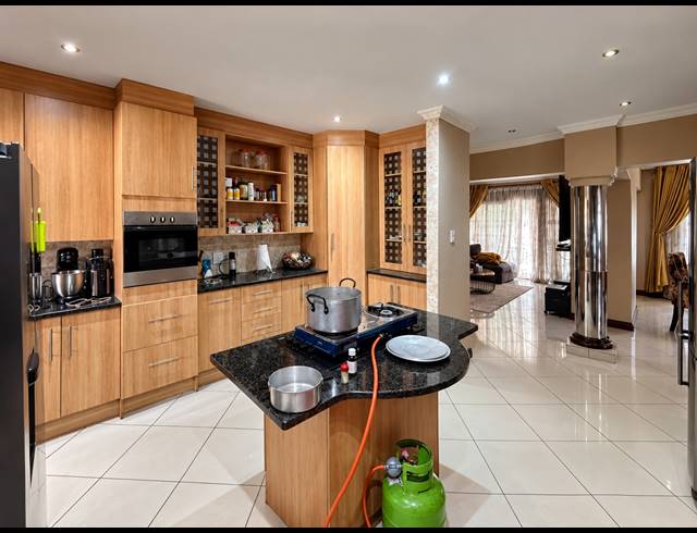 4 BEDROOM HOUSE FOR SALE IN VANDERBIJLPARK SE 7